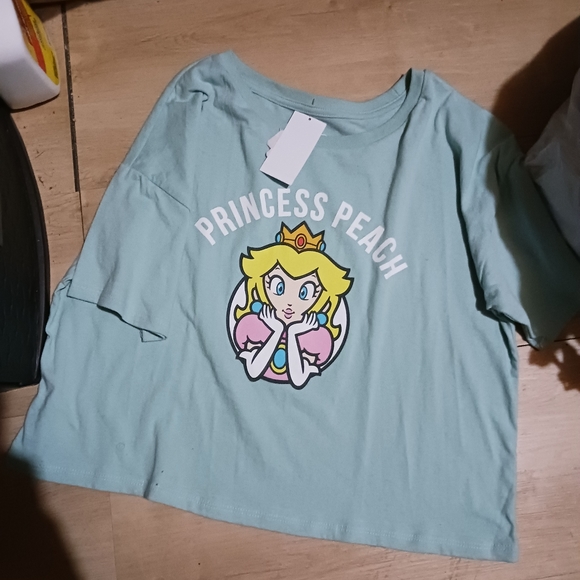 Nintendo Super Mario Princess Peach T-Shirt - Picture 3 of 4